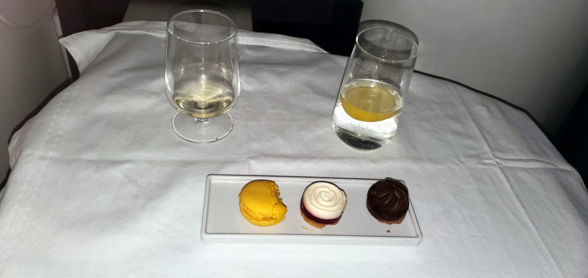 And for desert I had the Trio of desert miniatures. (Note the eau au citron.)