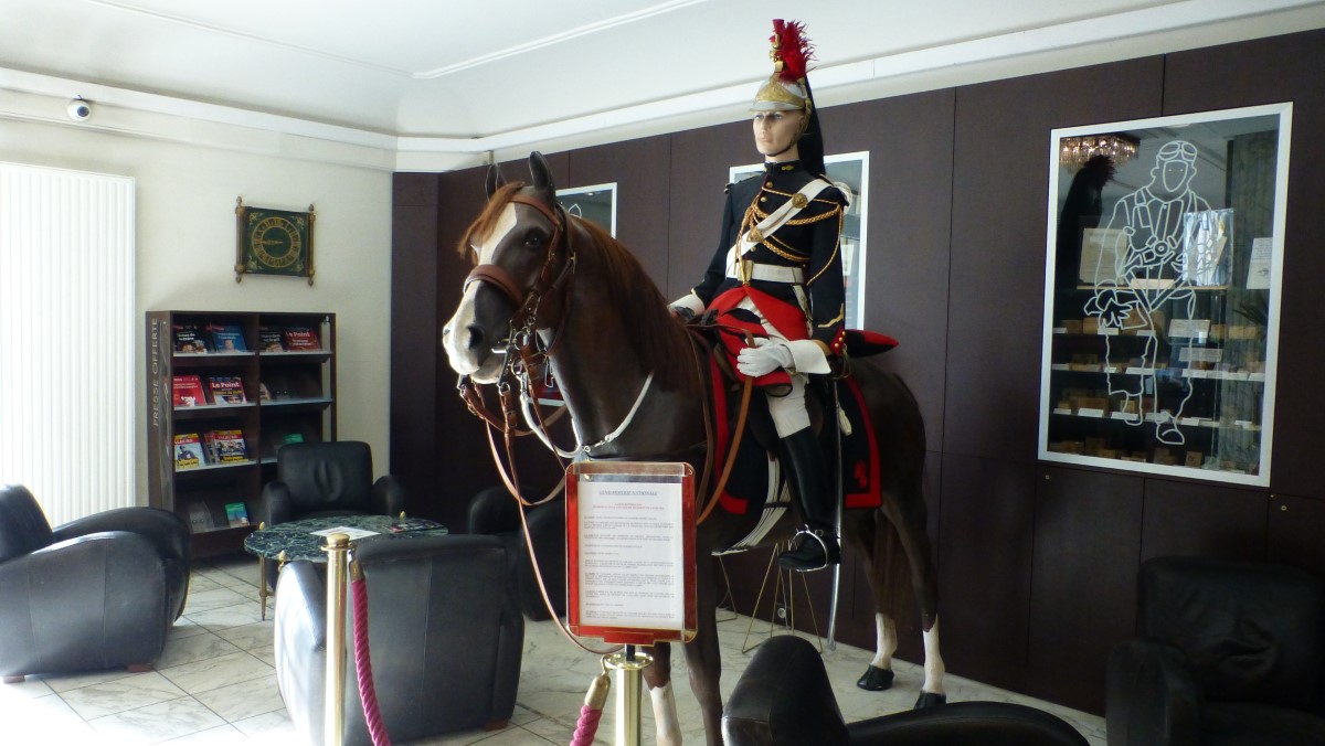 Just down from Joan of Arc I found the  Cercle National des Armées, a social and cultural organization for military officers of all services, and in it's lobby, this statue.