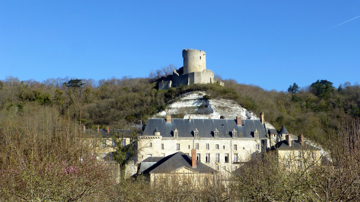 The Château de La Roche-Guyon with the Keep sitting high above the Seine.