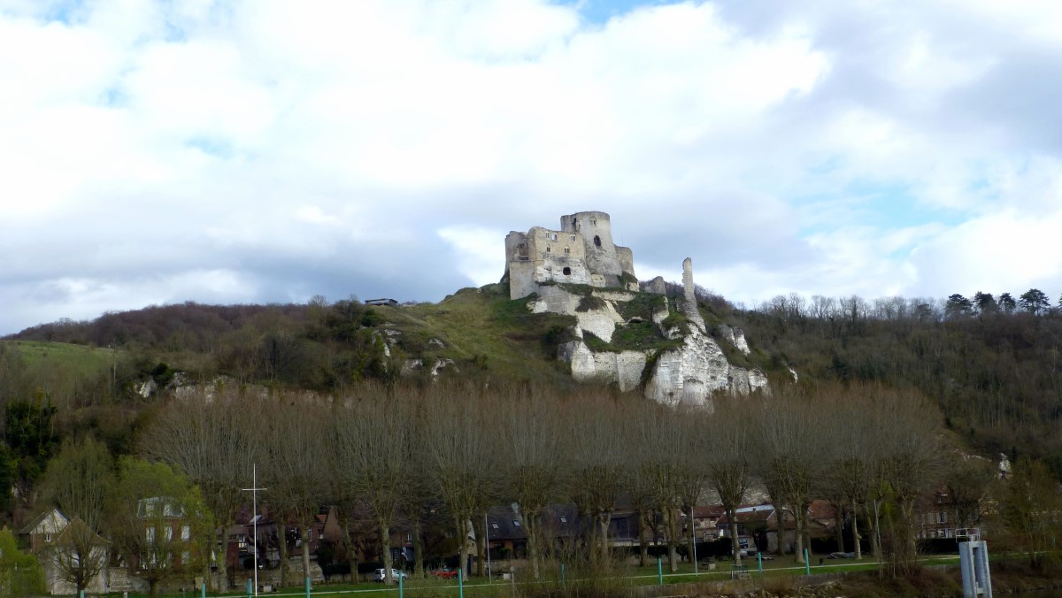 Château Gaillard commanding the Seine River from high above.