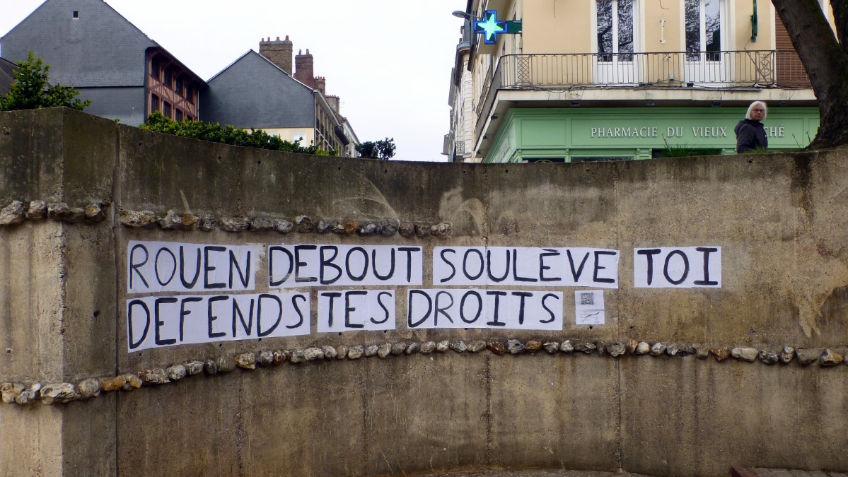 Obviously a product of the protests. It translates to 'Rouen stand up, stand up, defend your rights'.