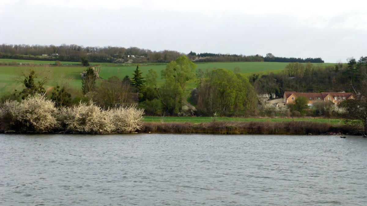 Along the Seine as we sail towards Varsailles.