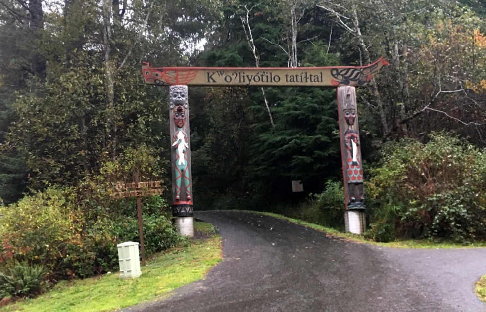 The entrance to the Quileute Cemetery (photo by Jr).