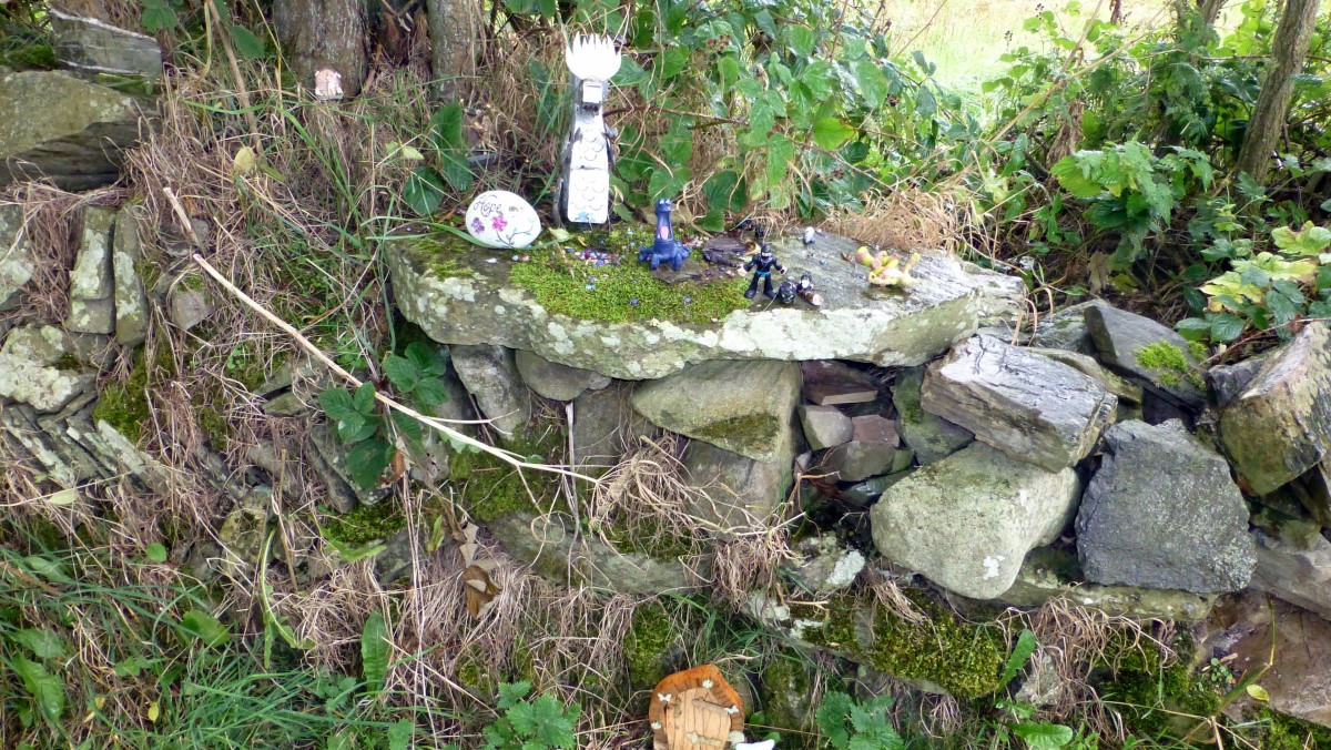 Along the path to the Circle, we found many trinkets offered to the sídhe to ward off their ire.