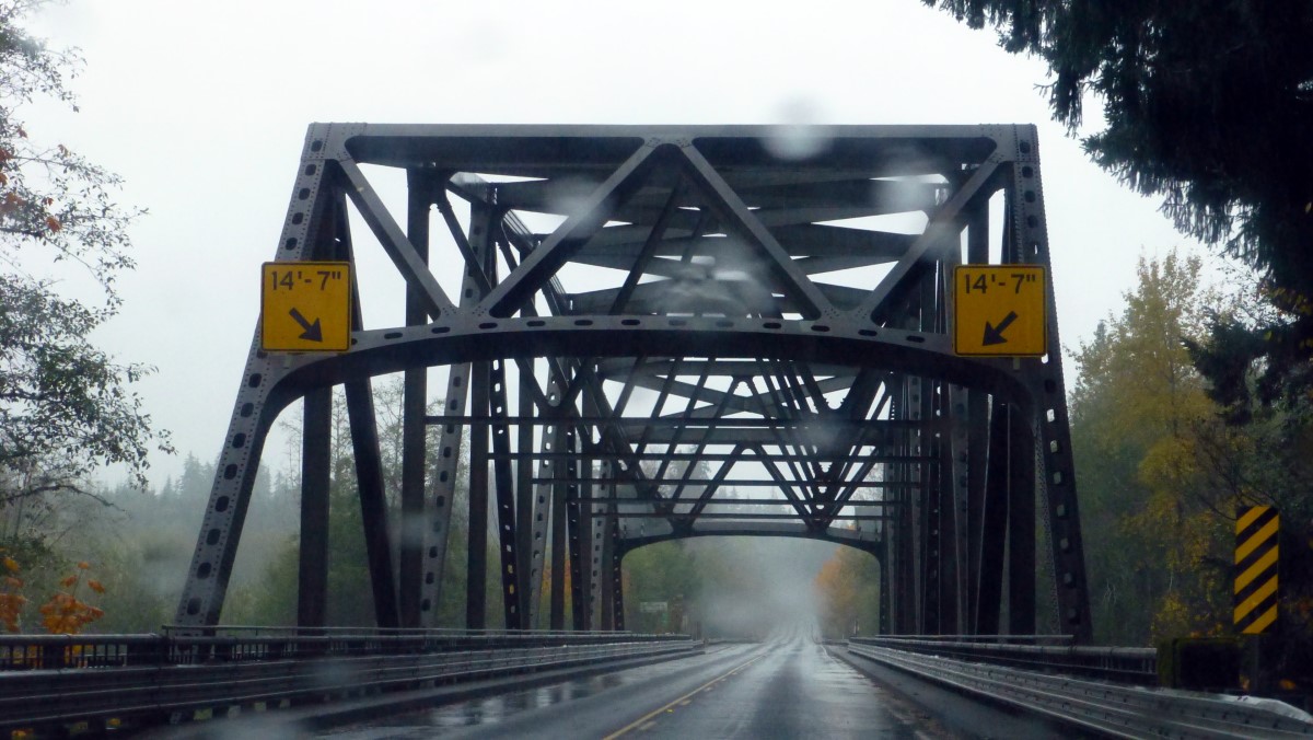 US101 is known for its many bridges. Most were built in the 20s and 30s. This is a small one.