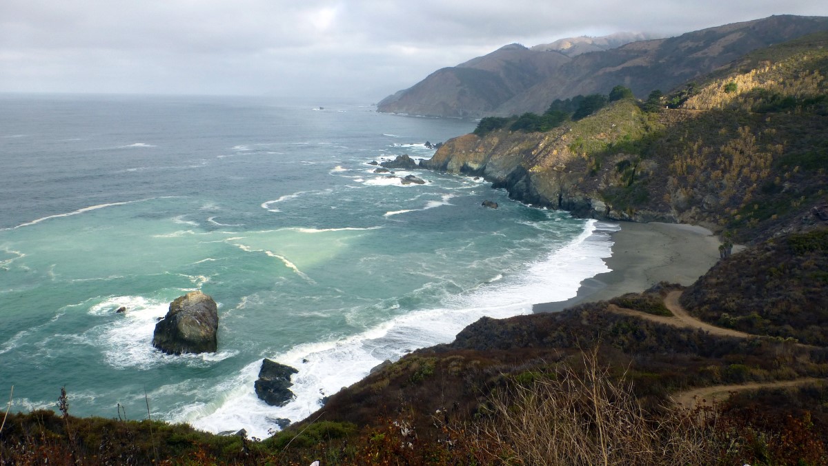 More rugged southern Cali coastline, this time with a secluded beach tucked in the cove.