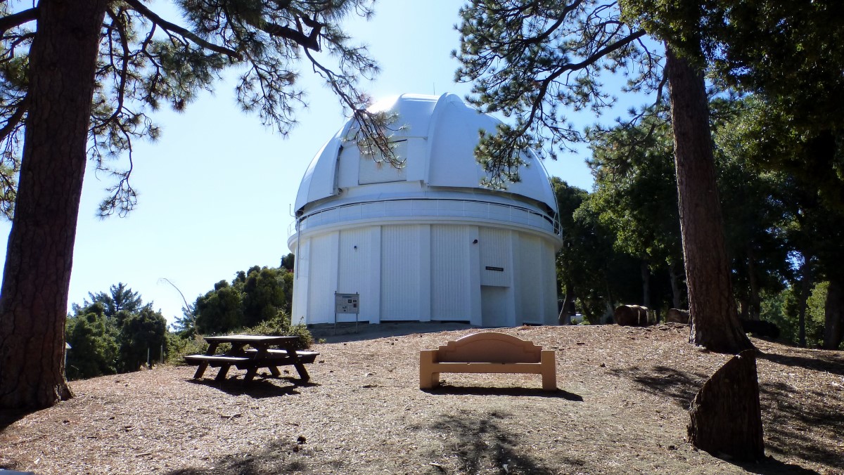 When George Ellery Hale built this 60 inch reflector at Mt Wilson in 1908, it was the largest in the world.