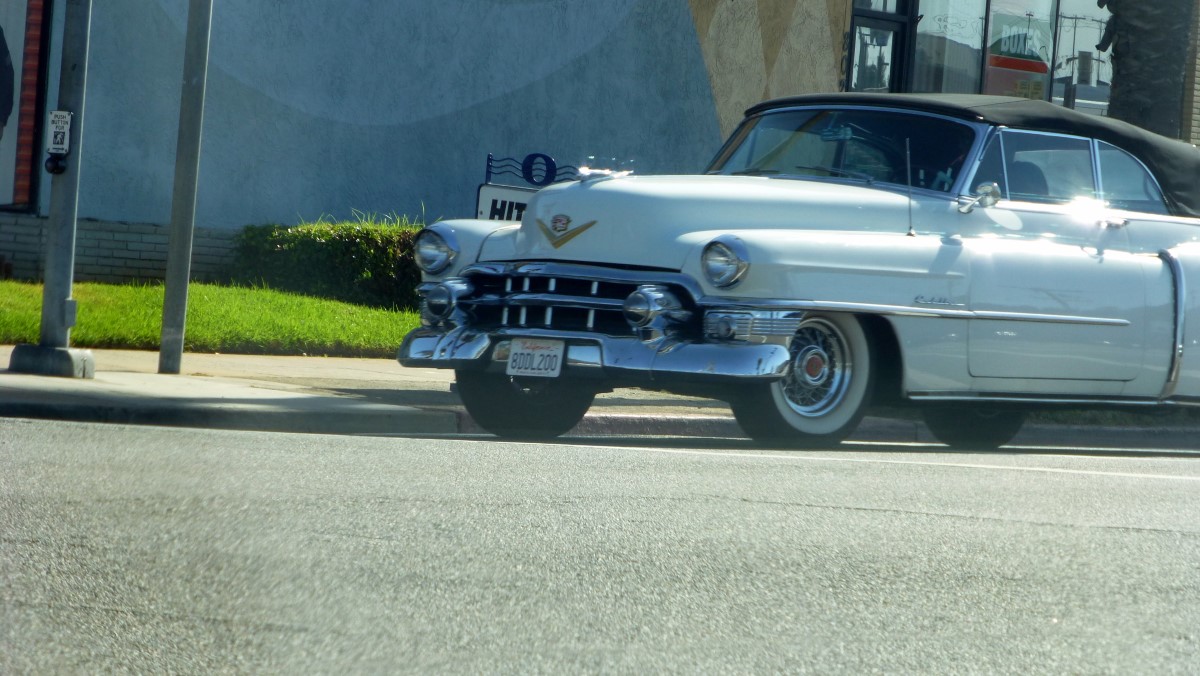 Love this old 54 Caddy Fleetwood. Can’t seem to get the whole car in the photo.