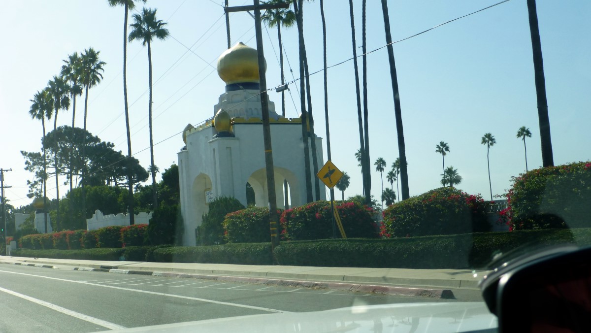 The Golden Lotus Tower of the Self-<wbr>Realization Fellowship in Encinitas. SRF is an eastern based international religious organization. Obviously not one of the Baptist sects.