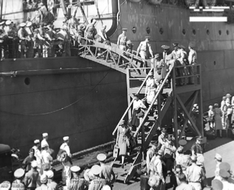 Officers, troops and nurses arrive at Pearl Harbor