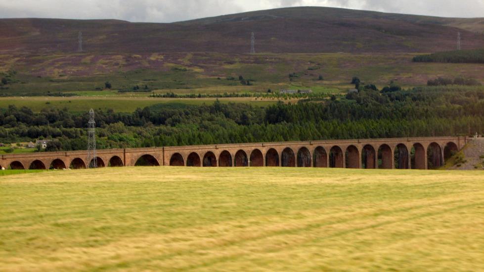 The Clava Nairn Viaduct (Culloden Viaduct) was opened in 1896. At 1800 feet in length with 29 spans, it is the longest masonry viaduct in Scotland. Historic Scotland gave it protected status in 1971.