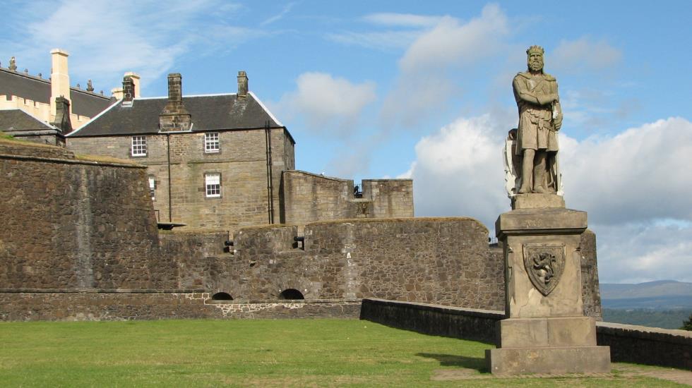 Robert the Bruce guards the castle entrance.