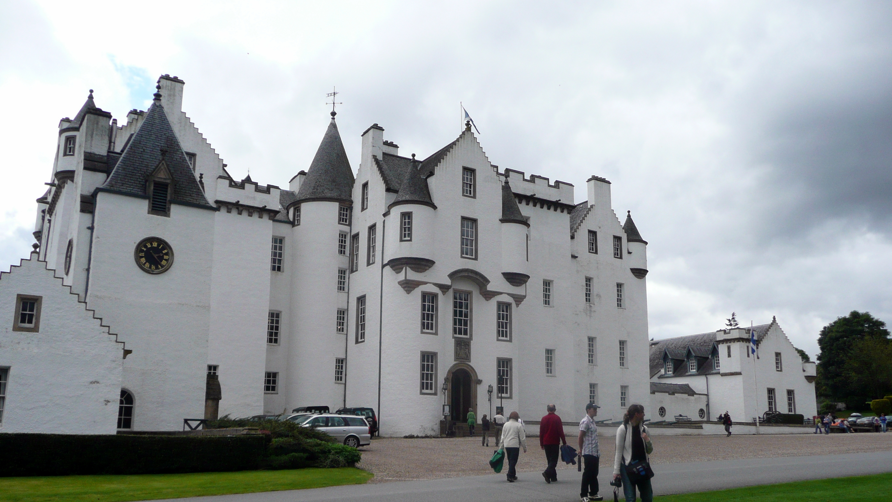 Sharon Campbell and I stopped for lunch at Blair Castle. Alex Beaton always epitomized it as the home of the <q>Atholls</q> who wore <q>Pith Helmetth</q>. (2008)