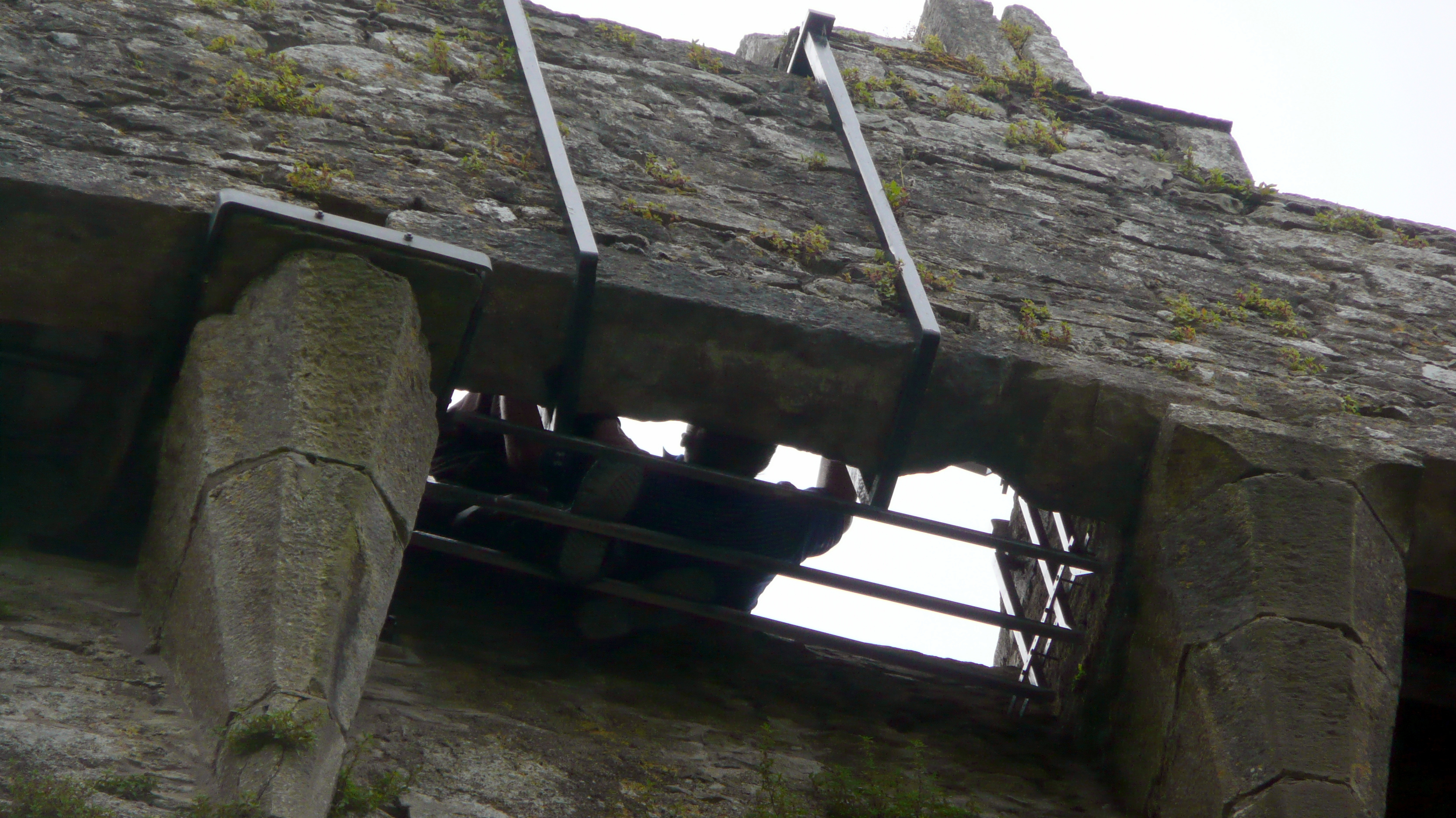 To kiss the stone, you must climb to the top of the castle parapet and then, laying on your back, tilt your head back and kiss it. I stayed on the ground and took this picture.