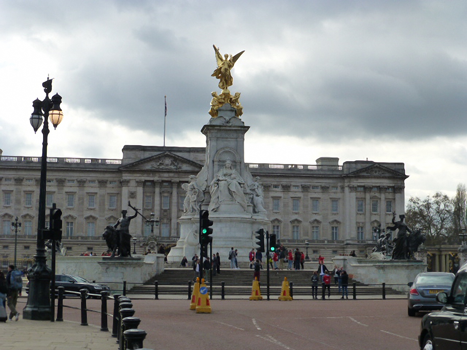 Buckingham Palace as we approached from the Mall (2017).