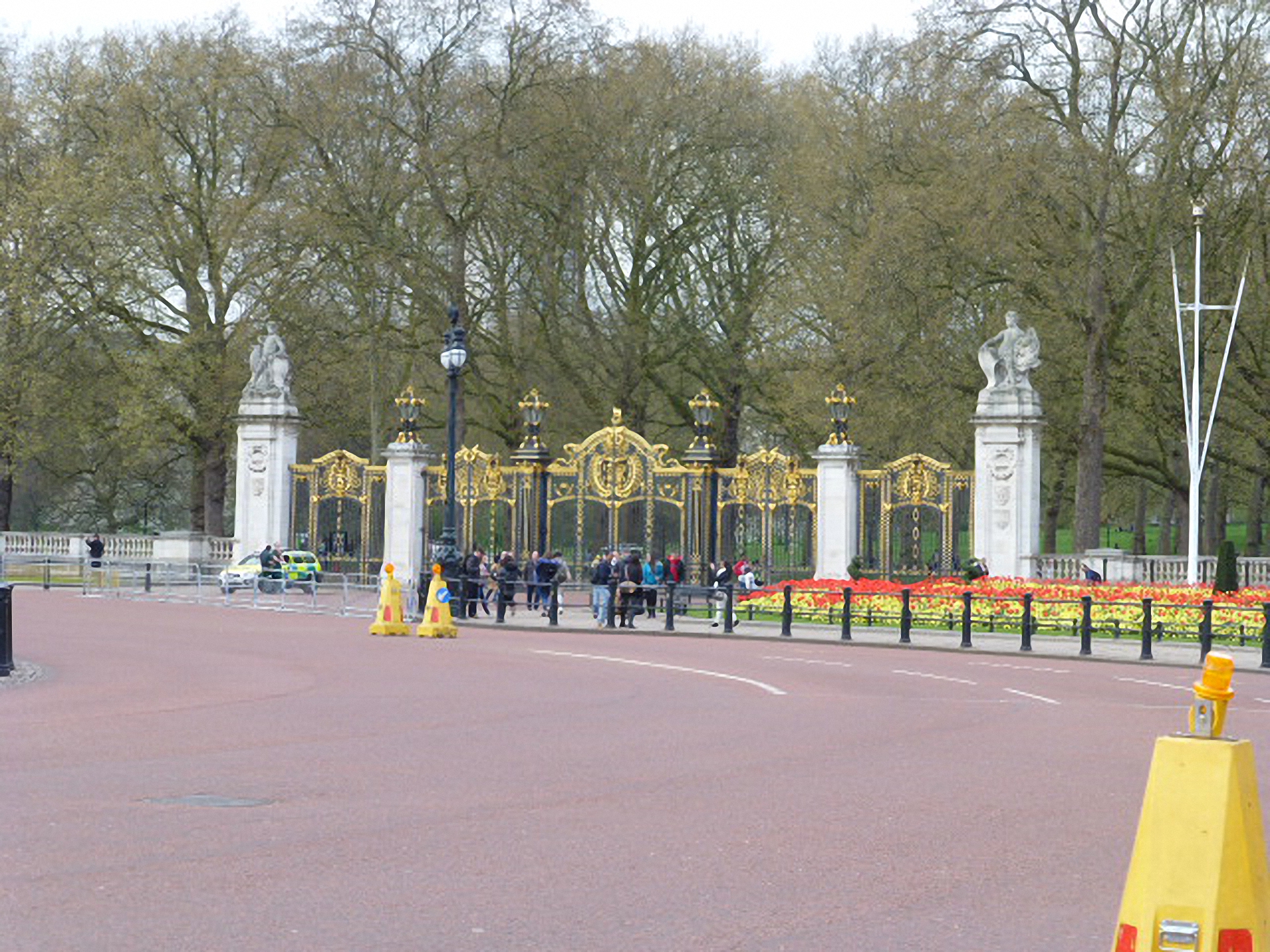 The Canada Gate leading to the Park Green (2017).