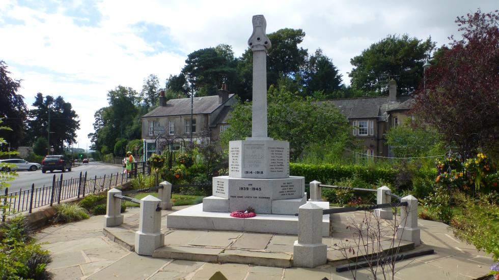 The Town of Biggar War Memorial (just outside the Cross Keys)