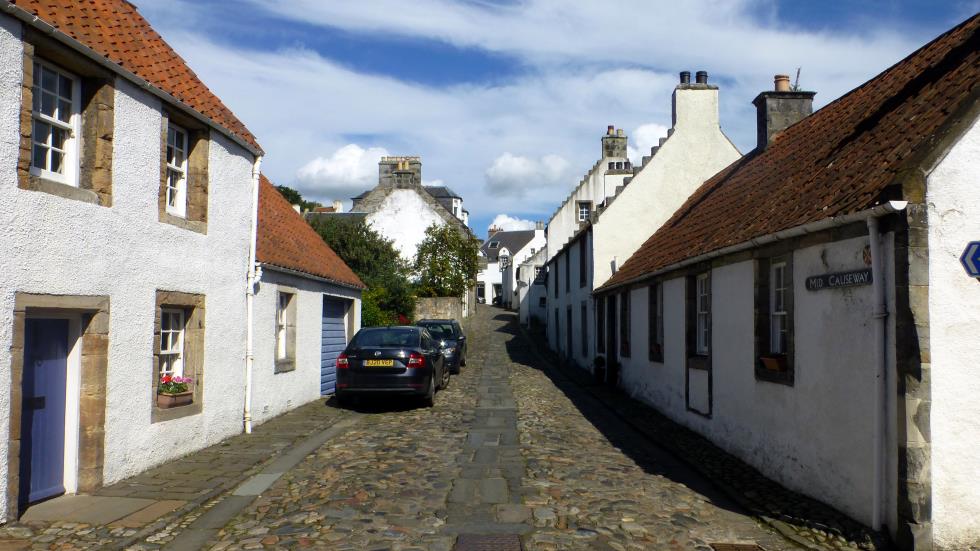 One of the cobbled streets of Culross.