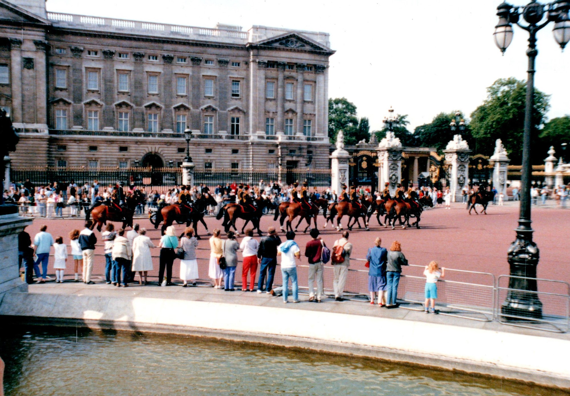 Buckingham Palace changing of the guard (1988).