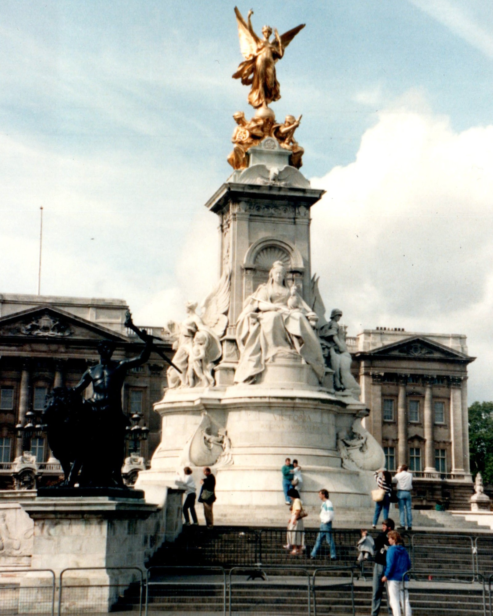 The Victoria Memorial, overlooking the entance to Buckingham Palace, is a monument to Queen Victoria (1988).