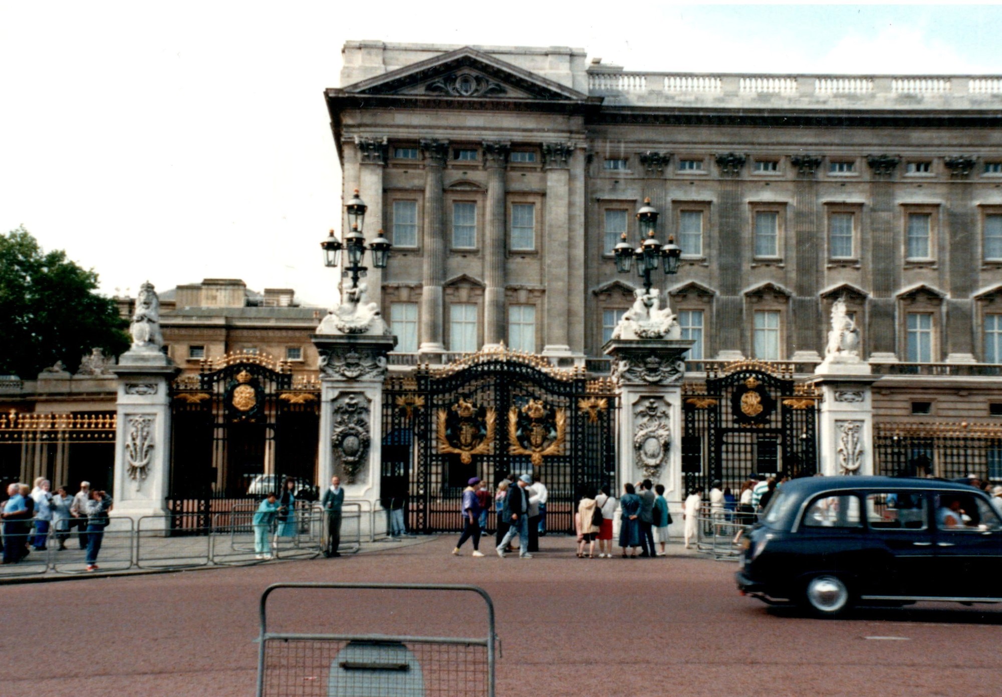 The Buckingham Gate to the Palace (1988).