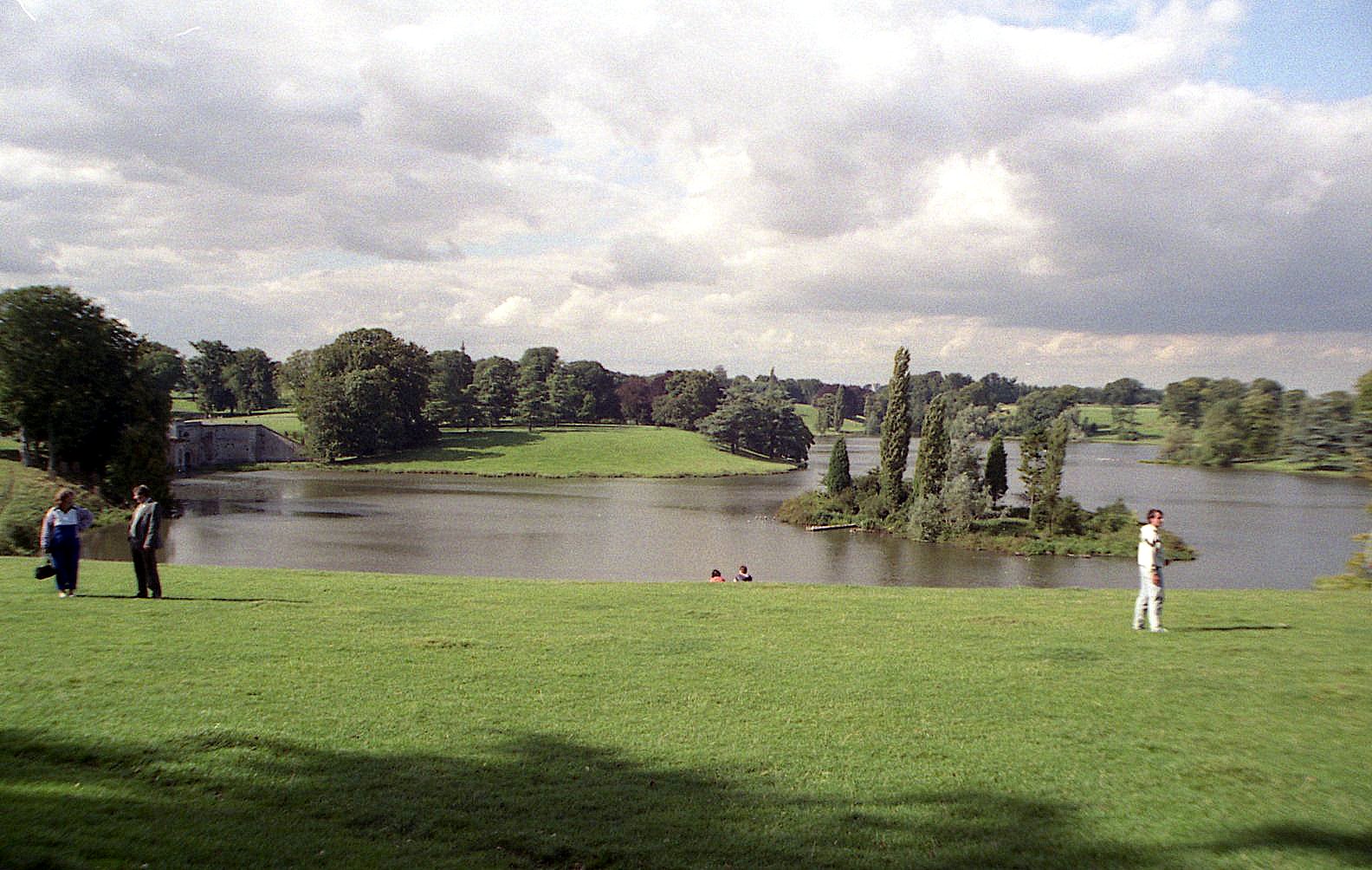 Looking from the entrance of Blenheim Palace we see a large lake.