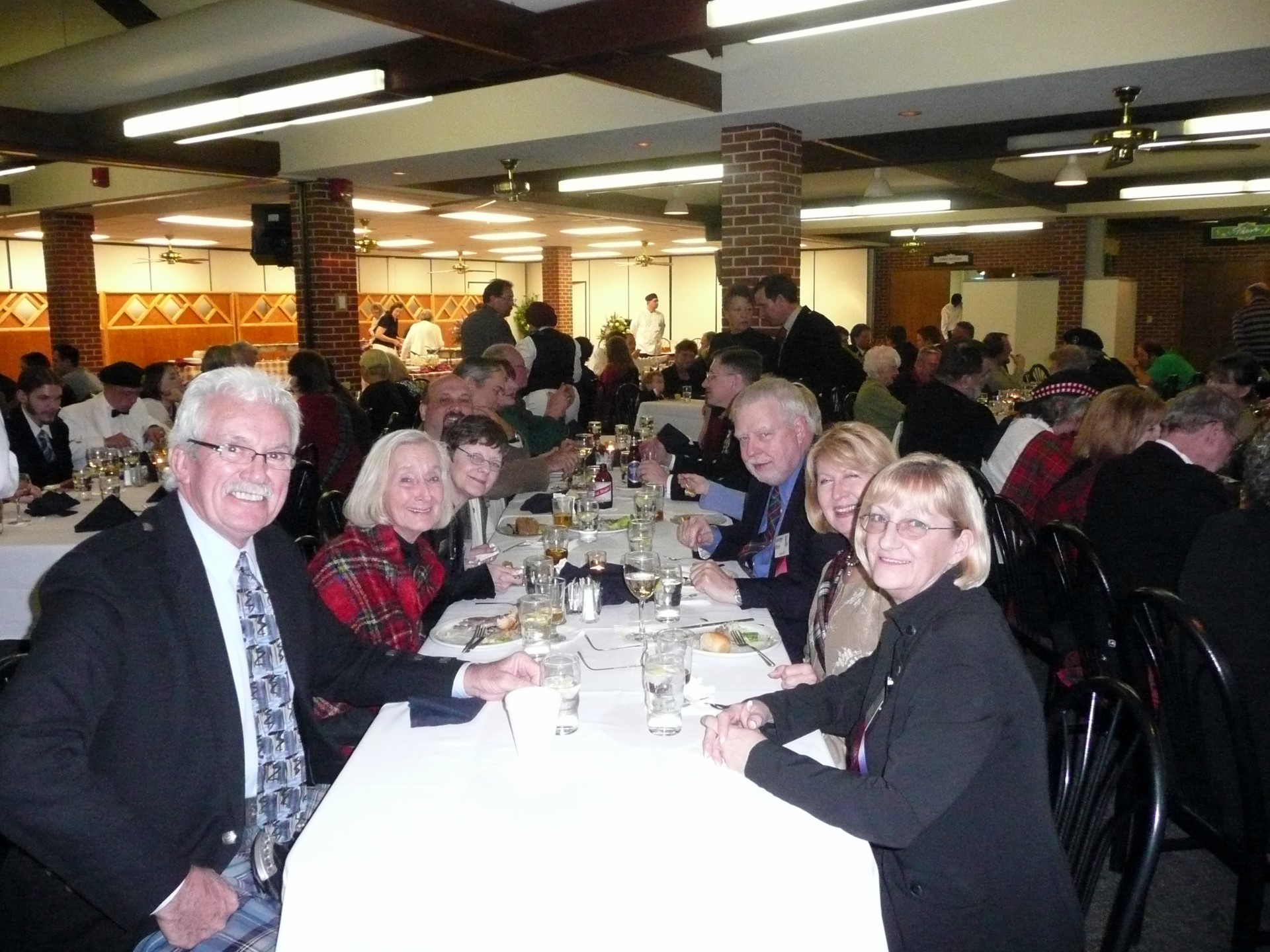 At the Ceilidh with Alex, Jeani, Linda, Tom, Moi, Nancy and Carol